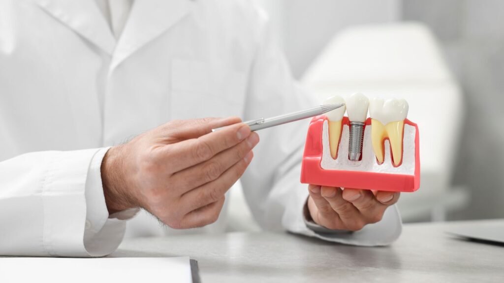 Le Conseil consultatif canadien définit l’hypersensibilité dentinaire comme une douleur vive, de courte durée et aigue causée par la dentine exposée en réponse à des stimuli,