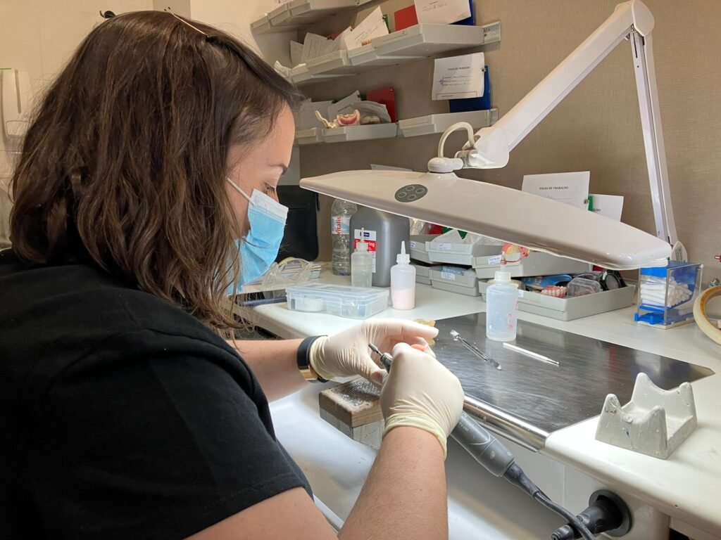 Laboratoire de prothèse dentaire 