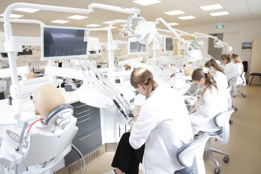 Étudiant en odontologie révision livre dentaire
