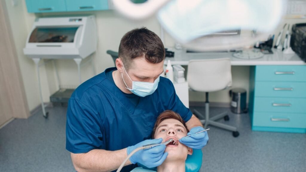 Adaptations thérapeutiques chez le sujet âgé : Soins conservateurs et endodontiques, Gérodontologie