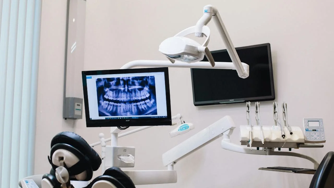 Microscope Opératoire Dentaire : Guide d'Achat Complet 2025