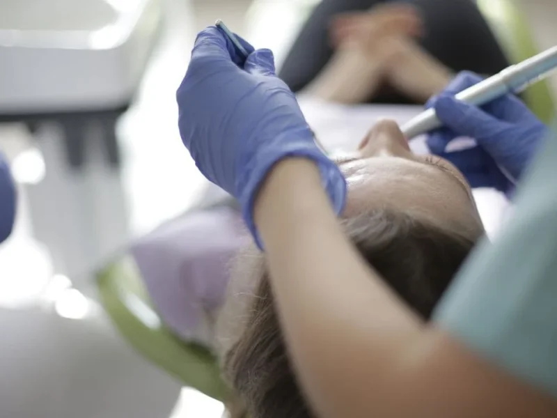 Brosse à Dents Manuelle ou Électrique : Laquelle Choisir pour un Sourire Parfait ?